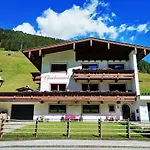 Daire Glockenstuhl, Haus *