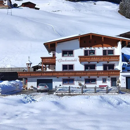 Glockenstuhl, Haus تكس