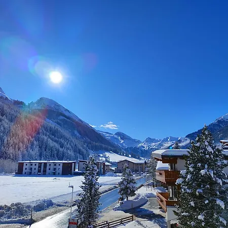 Glockenstuhl, Haus * Тукс