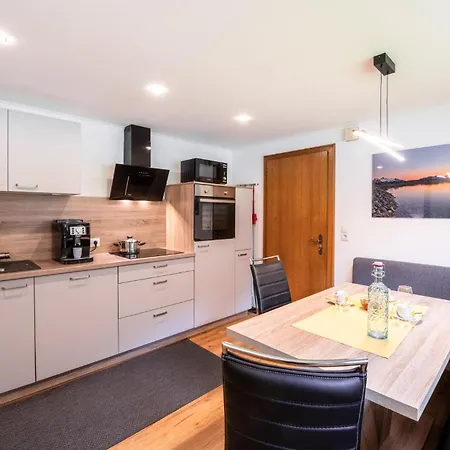 Glockenstuhl, Haus * Tux