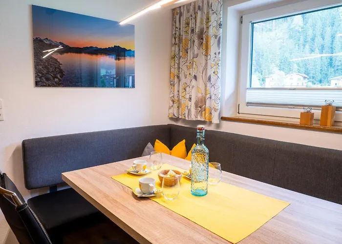 Glockenstuhl, Haus تكس